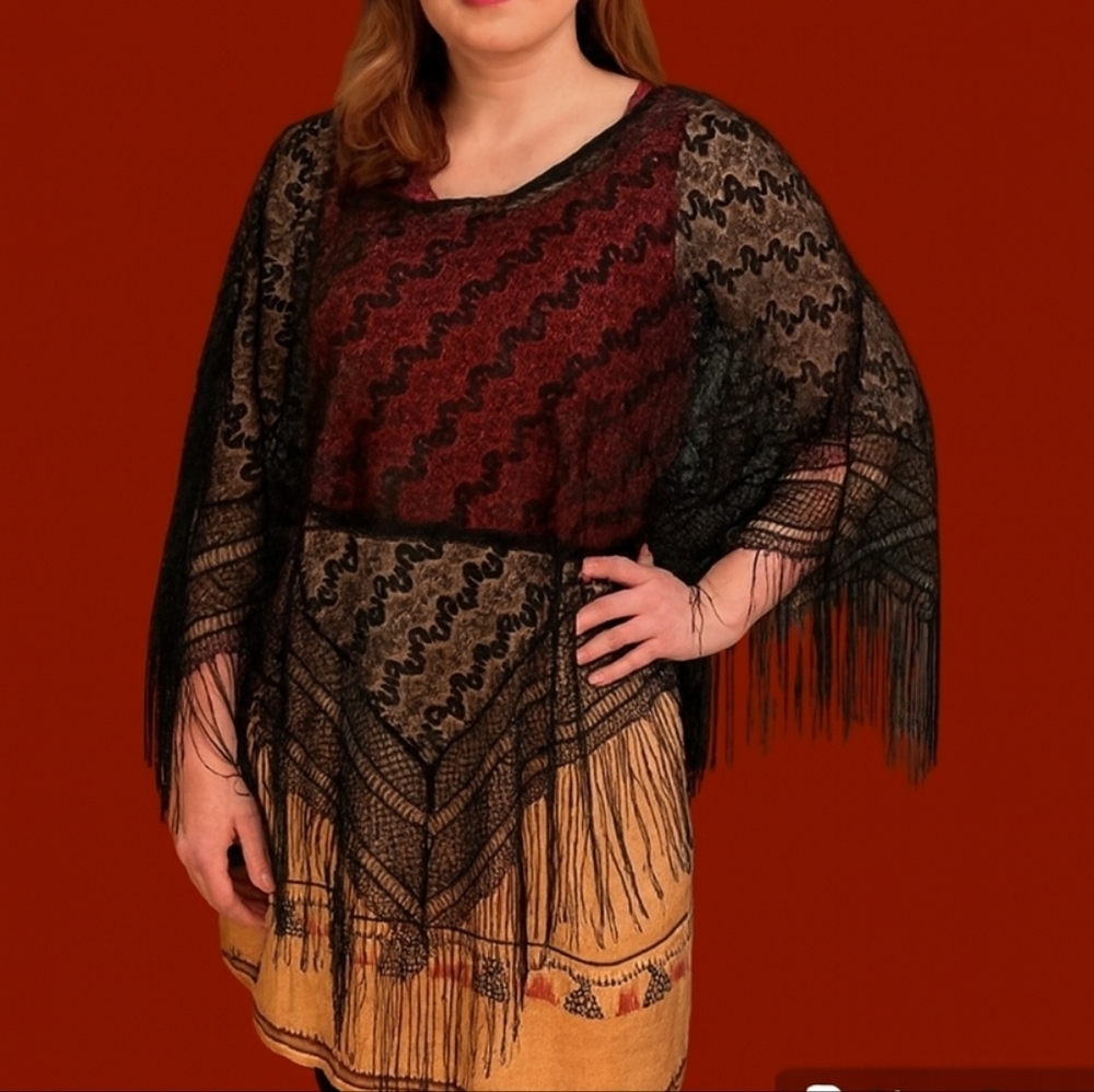 MAGGIE BARNES 1990s Black Metallic Lace Flapper Fringe Goth Poncho